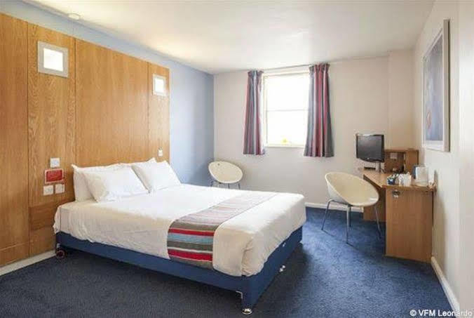 Ramada Encore York Extérieur photo