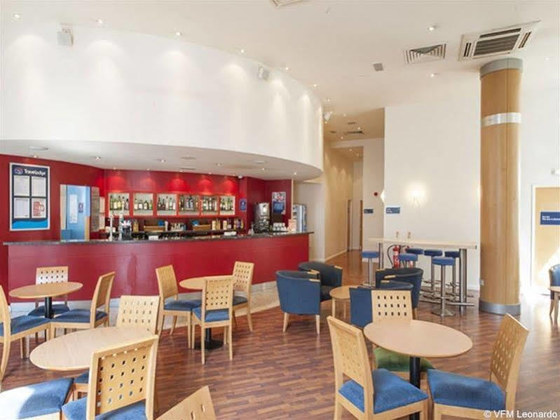 Ramada Encore York Extérieur photo
