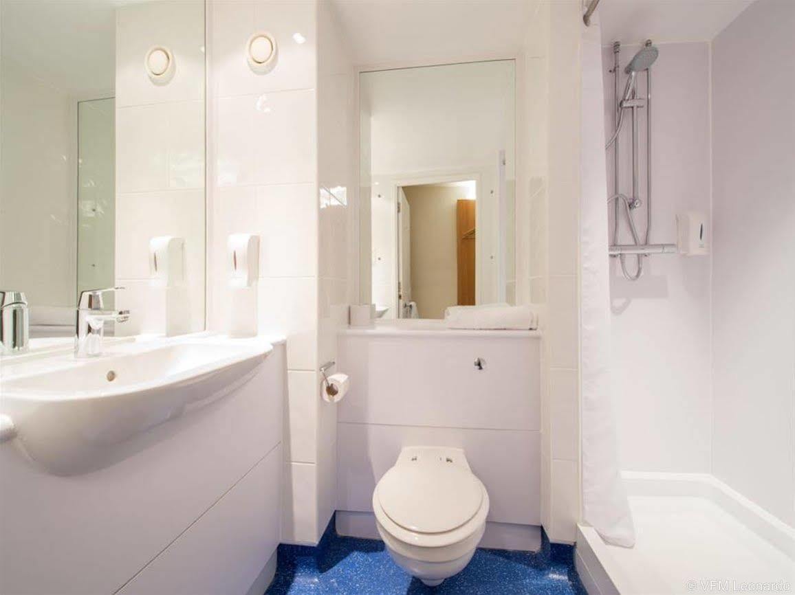 Ramada Encore York Extérieur photo